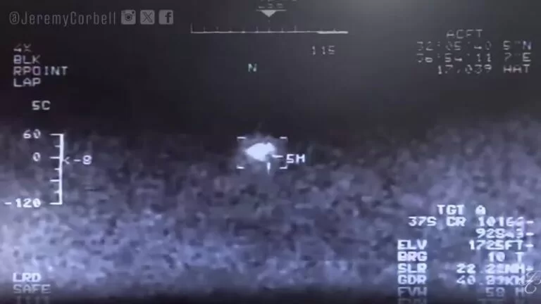 Um UFO desafia as leis da física ao apresentar aceleração instantânea.