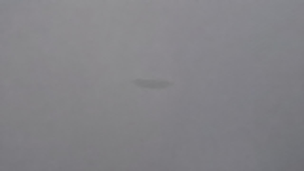 MORADOR REGISTRA UFOS SOBRE FAZENDA